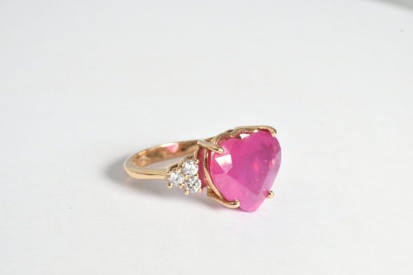 Anello con Rubino e Diamanti - immagine 3