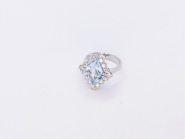 Anello acqua marina e diamanti - immagine 4