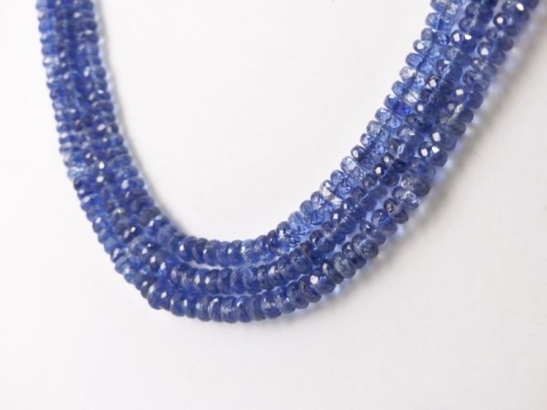 Collana Cianite