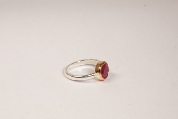 Anello in argento e bronzo con rubino