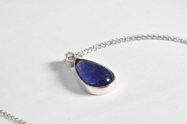 Collana goccia di tanzanite con catena