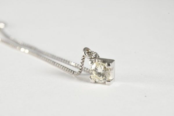 Collana con punto luce torre