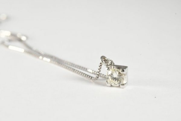 Collana con punto luce torre