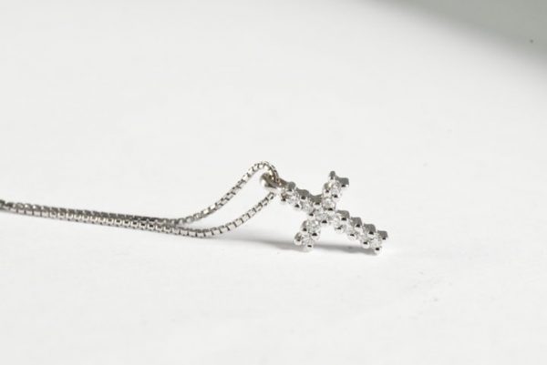 Collana con croce dritta