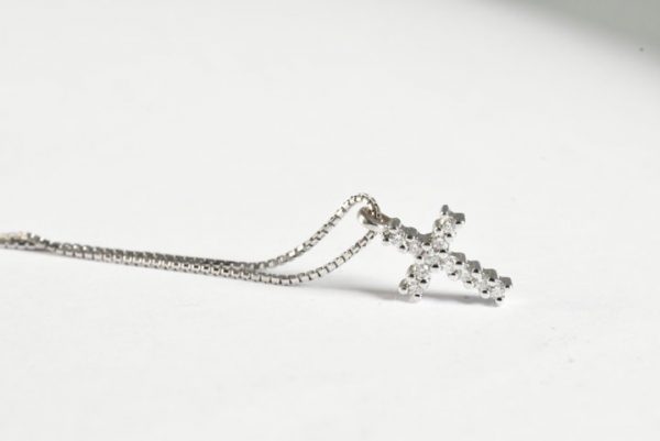 Collana con croce dritta