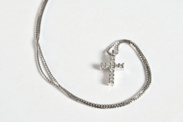 Collana con croce dritta