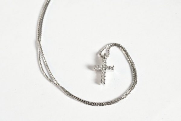 Collana con croce dritta