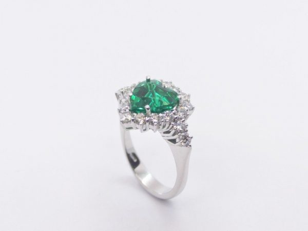 Anello cuore smeraldo e diamanti