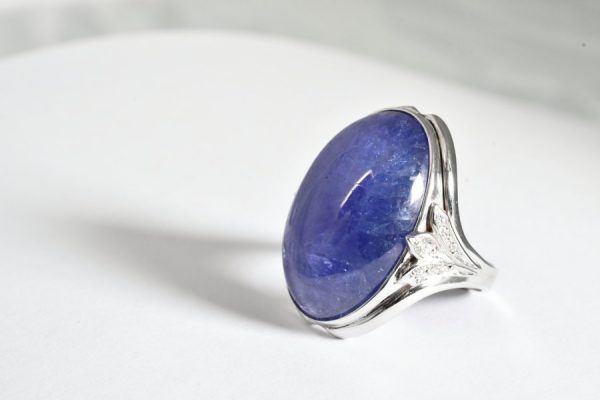 Anello Classico Tanzanite e Diamanti - immagine 2