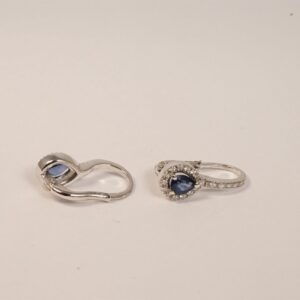 Orecchini con zaffiri a goccia e brillanti