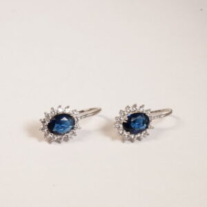 Orecchini in argento con zaffiri e contorno di zirconi