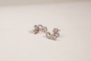 Orecchini in argento modello infinito