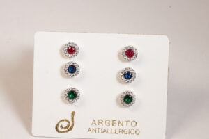 Orecchini con zirconi colorati