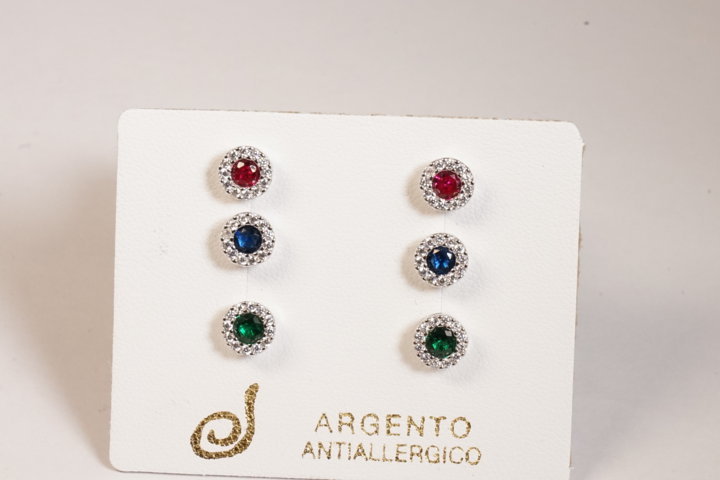 Orecchini con zirconi colorati