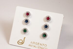 Orecchini con zirconi colorati