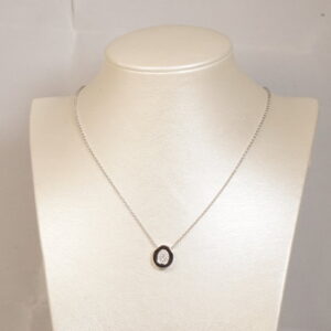 Collana con ovale e zirconi