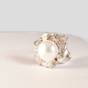 Anello petali con perla e diamanti