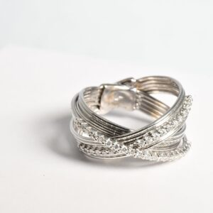 Anello Intrecciato con Diamanti