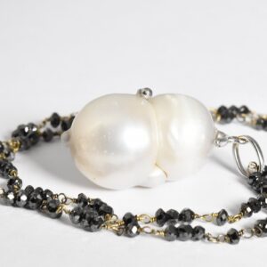 Collana con diamanti neri e perla