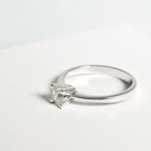 Anello solitario con diamante