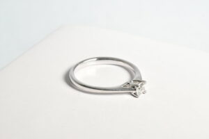 Anello solitario con diamante