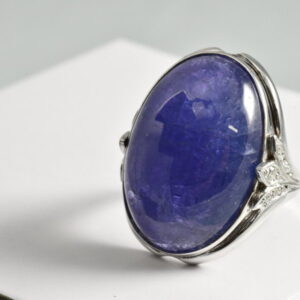 Anello Classico Tanzanite e Diamanti