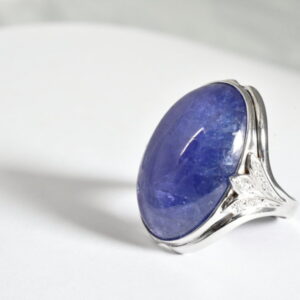 Anello Classico Tanzanite e Diamanti