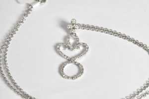 Collana con pendente cuore/cerchio
