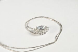 Collana con pendente acqua marina e brillanti