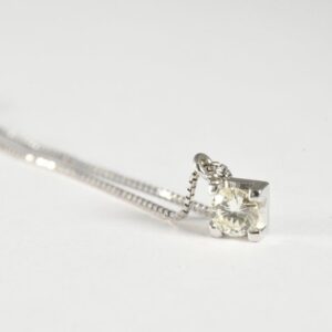 Collana con punto luce torre