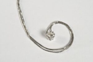 Collana punto luce modello fiore