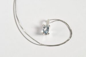 Collana con acqua marina e brillanti