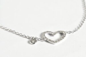 Bracciale con catenina e cuore