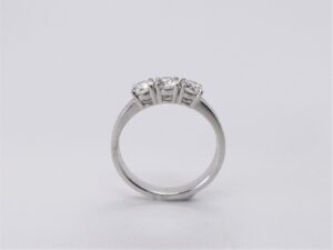 Anello trilogy con diamanti