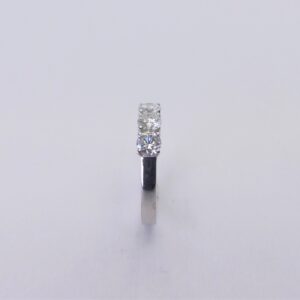 Anello trilogy con diamanti