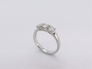 Anello trilogy con diamanti
