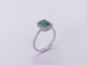 Anello classico smeraldo e diamanti