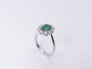 Anello Classico Smeraldo e diamanti