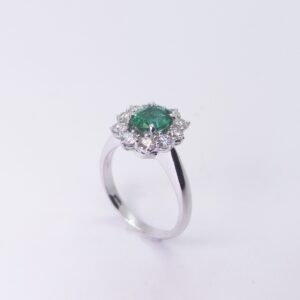 Anello Classico Smeraldo e diamanti