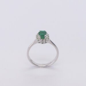 Anello Classico Smeraldo e Diamanti
