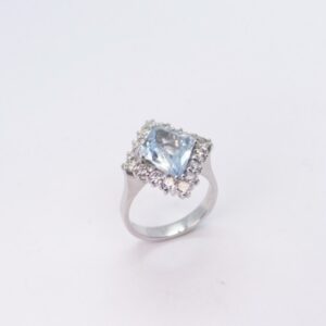Anello acqua marina e diamanti