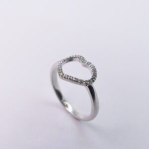 Anello cuore con diamanti