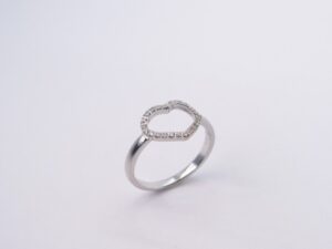 Anello cuore con diamanti