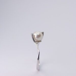 Anello perla e diamanti