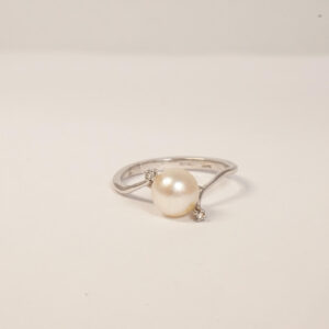 Anello perla e diamanti